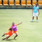 El seleccionador Andrés Usme (d) destacó el nivel que presentaron sus dirigidas en el microcilo previo a los juegos con Bolivia.