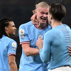 Jack Grealish (d) y Erling Haaland (c) marcaron dos de los tres goles del City en el campo de Arsenal.