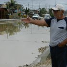 Ni rastros de la calle. La calle que colinda con la que será la tercera etapa del Malecón, en la zona del Esterillo, se convirtió en un lodazal.