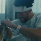 En uno de los lives que hizo el puertorriqueño el año pasado, celebrando el éxito del álbum, dijo que la canción la había escrito inspirado en su perrito.