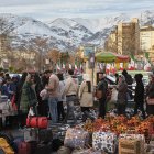 Pistas. Iraníes hacen compras en el Bazar de Tajrish (norte de Teherán).