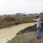 Contaminación. El color y malos olores del estero Sabanilla preocupan a los habitantes.