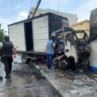 El camión incinerado en la ciudadela Kennedy.