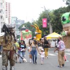 n la avenida Malecón, entre las calles 9 de Octubre y 10 de Agosto se realiza la exhibición.