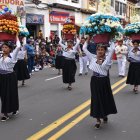 Los diseños de las fiestas tradicionales se observó en otra carroza gigante.