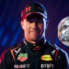 El mexicano con el casco con el que bromeó. Fue 3° en el Mundial 2022.