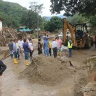 Maquinaria municipal y de la prefectura realizaron trabajo de limpieza junto a las comunidades.