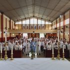 Los fieles de la iglesia Cristo Rey, participan de este evento.