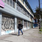 Situación. Locales desocupados y viviendas abandonadas se puede hallar en los alrededores de la avenida.