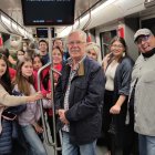 Ciudadanía viajando en el Metro de Quito durante el feriado de carnaval.