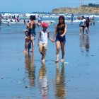 Durante la tarde de este último martes, disminuyó el número de turistas en las playas de Santa Elena.