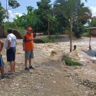 Dos familias quedaron aisladas por daños en el camino de tercer orden