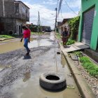 Todas las calles de la ciudadela 5 de Junio, sin excepción, están completamente anegadas.