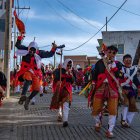 Forma parte de la familia mayense junto con otras etnias en los estados de Tabasco, Yucatán, Campeche, Quintana Roo y en los países centroamericanos de Guatemala, Belice y Honduras.