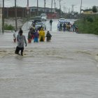 Decenas de familias pidieron ayuda para salir desde varios sectores inundados.