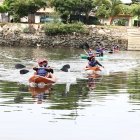 Los niños y niñas del programa usan las aguas del estero para la práctica, con el anhelo de algún día poder llegar a selección nacional en un deporte que incluso es olímpico.