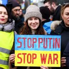 Protesta en Bruselas en contra de la campaña armamentística impulsada por Rusia sobre Ucrania.