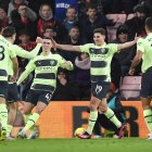 Bournemouth (United Kingdom), 25/02/2023.- (L-R) Ilkay Gundogan, Jack Grealish, Phil Foden, Julian Alvarez and Rodri celebrate Alvarez" goal against Bournemouth Manchester City during the English Premier League soccer match between AFC Bournemouth vs Manchester City in Bournemouth, Britain, 25 February 2023. (Reino Unido) EFE/EPA/Vince Mignott EDITORIAL USE ONLY. No use with unauthorized audio, video, data, fixture lists, club/league logos or "live" services. Online in-match use limited to 120 images, no video emulation. No use in betting, games or single club/league/player publications