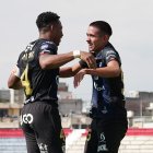 Kendry Páez (d) marcó el tercer gol de Independiente del Valle en el que fue su partido de estreno con el equipo principal. Los rayados lo llevan paso a paso.