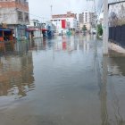 Hasta la mañana del domingo,el agua seguía acumulada en la segunda avenida de Salinas.