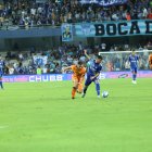 José Alberti se lució con pases profundos, remates de larga distancia y despliegue físico.