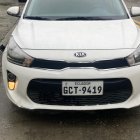 El vehículo robado apareció abandonado en Guayacanes.