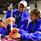 Fotografía cedida por la organización She Is, en donde muestra a unas niñas participando del programa "Ella es Astronauta".