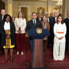 Fotografía cedida por la oficina de prensa de la Presidencia de la República del mandatario Gustavo Petro durante una alocución, hoy, en Bogotá (Colombia). EFE/Presidencia de Colombia