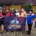 Parte de las integrantes de Rebelión MTB que celebraron el primer aniversario.