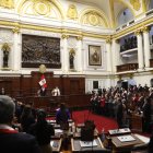 El presidente del Congreso peruano José Williams Zapata (c-i) en una fotografía de archivo