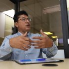 Figura. El edil durante su encuentro con EXPRESO.