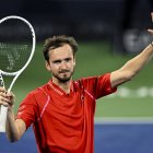 Medvedev se deshizo de Borna Coric por 6-3 y 6-2.