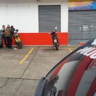 Al lugar llegaron policías y guardias de seguridad.