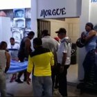 Los familiares de los fallecidos llegaron hasta la morgue de Vinces