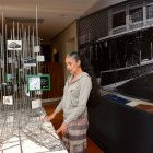 Bernarda Ycaza frente a una de las obras que reposan en el Museo Archivo de Arquitectura.