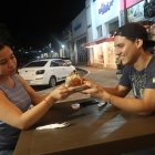 Restaurantes han ampliado sus horarios para atender a más clientes.