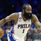 James Harden fue  el máximo anotador con 38 puntos.