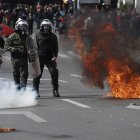 Protestas en Atenas contra el Gobierno por el accidente de trenes con 57 muertos.