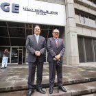 Pedido. Fernando Villavicencio y Ricardo Vanegas estuvieron en la Fiscalía para pedir investigaciones.