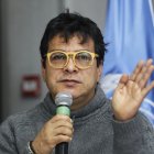 Fotografía de archivo en la que se registró al alto comisionado para la Paz en Colombia, Danilo Rueda, durante una conferencia de prensa, en Bogotá (Colombia).