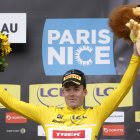 Mads Pedersen celebró la victoria en la segunda etapa que le valió el liderato de la París Niza