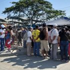 Las necesidades y ayudas que necesiten los convictos son resueltas a través de transferencias bancarias. En caso no hacerlo ellos o sus allegados son torturados.