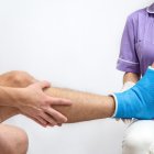 El estudio recomienda hacer uso de este vendaje por 30 minutos al día.