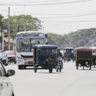 Las tricimotos circulan por todo Vergeles