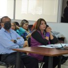 Los abogados de las partes exponen sus argumentos ante un juez electoral.