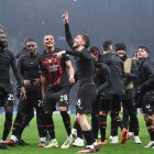 AC Milan players celebrate at the end of the UEFA Champions League, Round of 16, 2nd leg match between Tottenham Hotspur and AC Milan in London, Britain, 08 March 2023. (Liga de Campeones, Reino Unido, Londres) EFE/EPA/Andy Rain