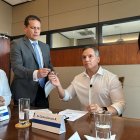 Cita. El viceprefecto electo del Guayas, Carlos Serrano, lidera el proceso de transición de la Prefectura que, junto a Marcela Aguiñaga, administrará.