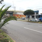 Junto a una pequeña palmera fue dejado el cuerpo de Weng. A pocos metros hay una UPC abandonada que fue incendiada en las protestas de junio de 2022.