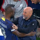 El momento del abrazo entre Enner y Jorge Sampaoli.