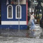 Debido a la acumulación de agua por las lluvias, varios sectores de la ciudad amanecieron inundados